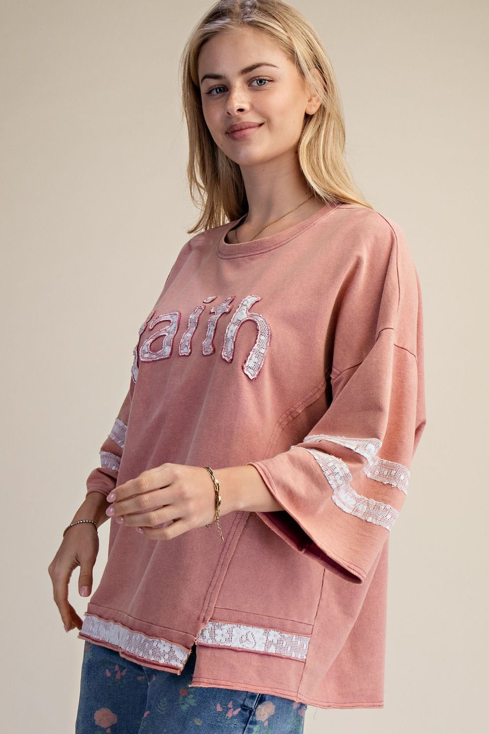 EASEL FAITH PATCH FRONT WASHED TERRY PULLOVER
