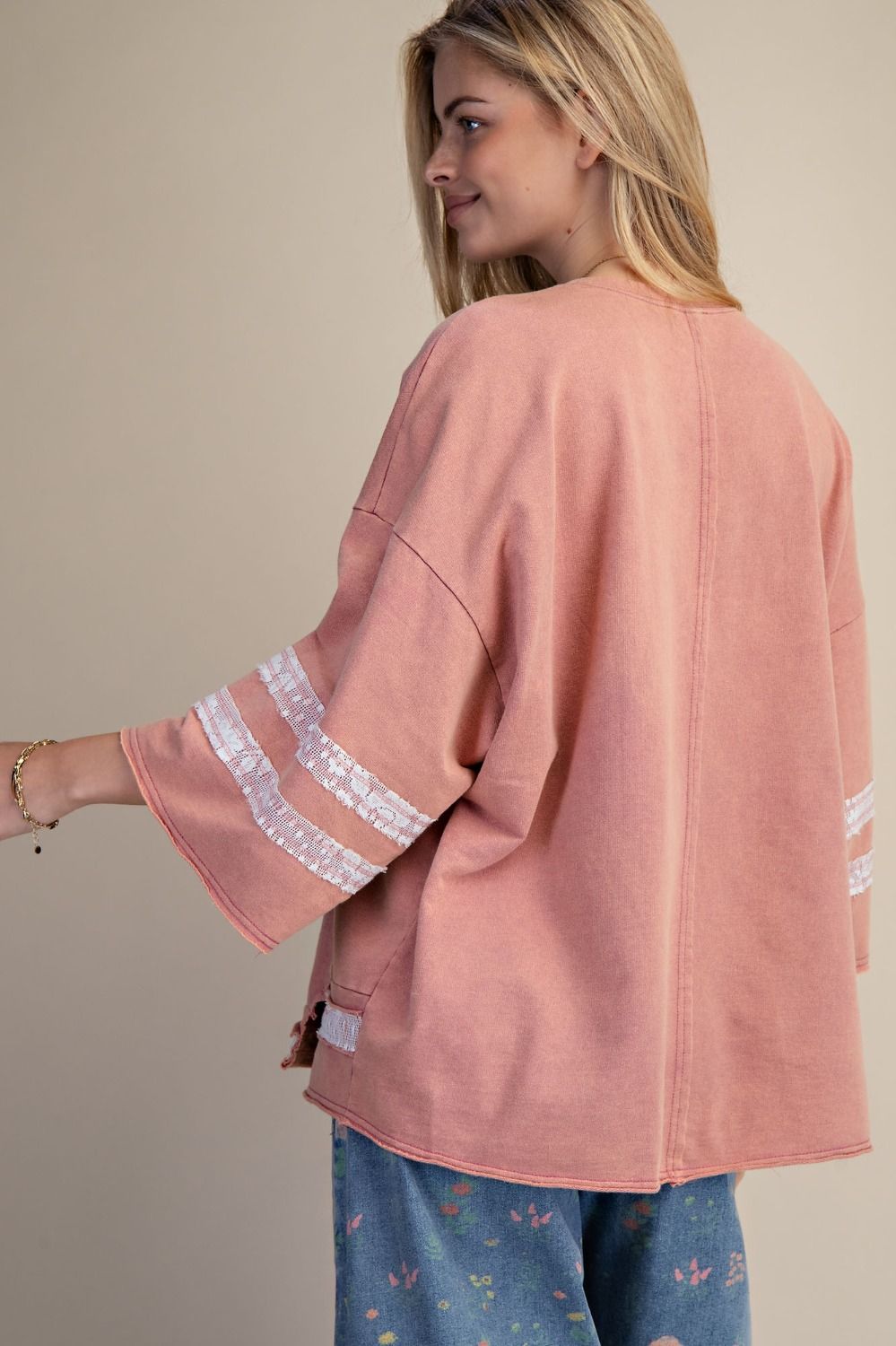 EASEL FAITH PATCH FRONT WASHED TERRY PULLOVER