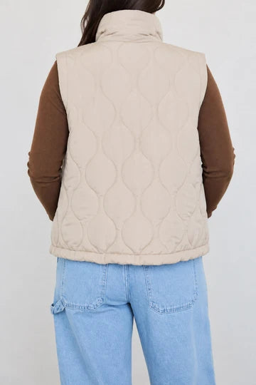 PLUS PLAID COLLAR QUILTED ZIP-UP VEST
