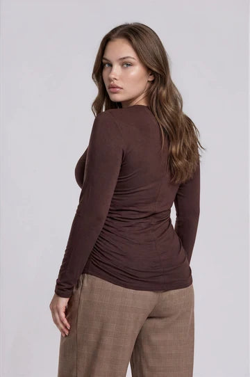 PLUS RUCHED SIDE LONG SLEEVE KNIT TOP